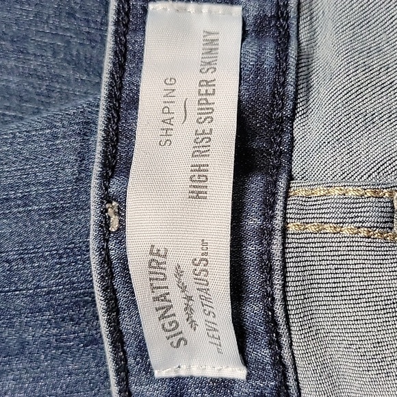 EUC- Levi’s Signature Shaping High Rise ‘Super Skinny’ Distressed Stretch Jean - Picture 5 of 8